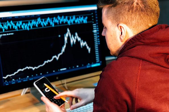 門口的野蠻人：誰是“未來系”？