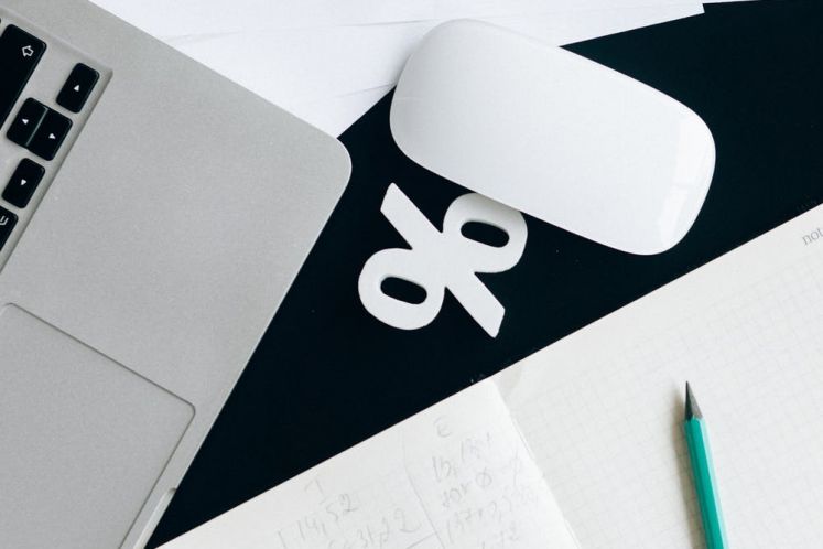 適當(dāng)配置海外資產(chǎn)及策略,與國(guó)內(nèi)組合形成強(qiáng)互補(bǔ)