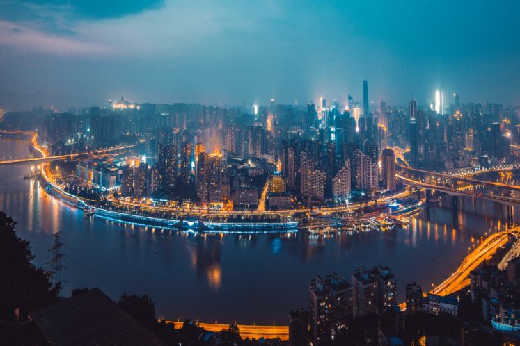 市盈率漩渦 寒冬中上市的龍湖萬科物業